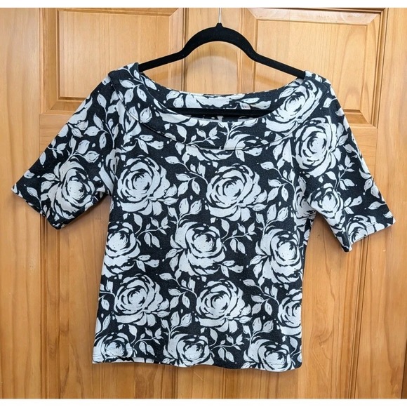 Rafaella Tops - Rafaella Knit Top Size Large Black & White Cap Sleeves Round Neckline Blouse